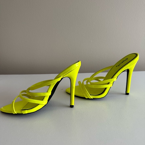 Qupid lime Strappy Heels - Size 7.5 W - Picture 2 of 6